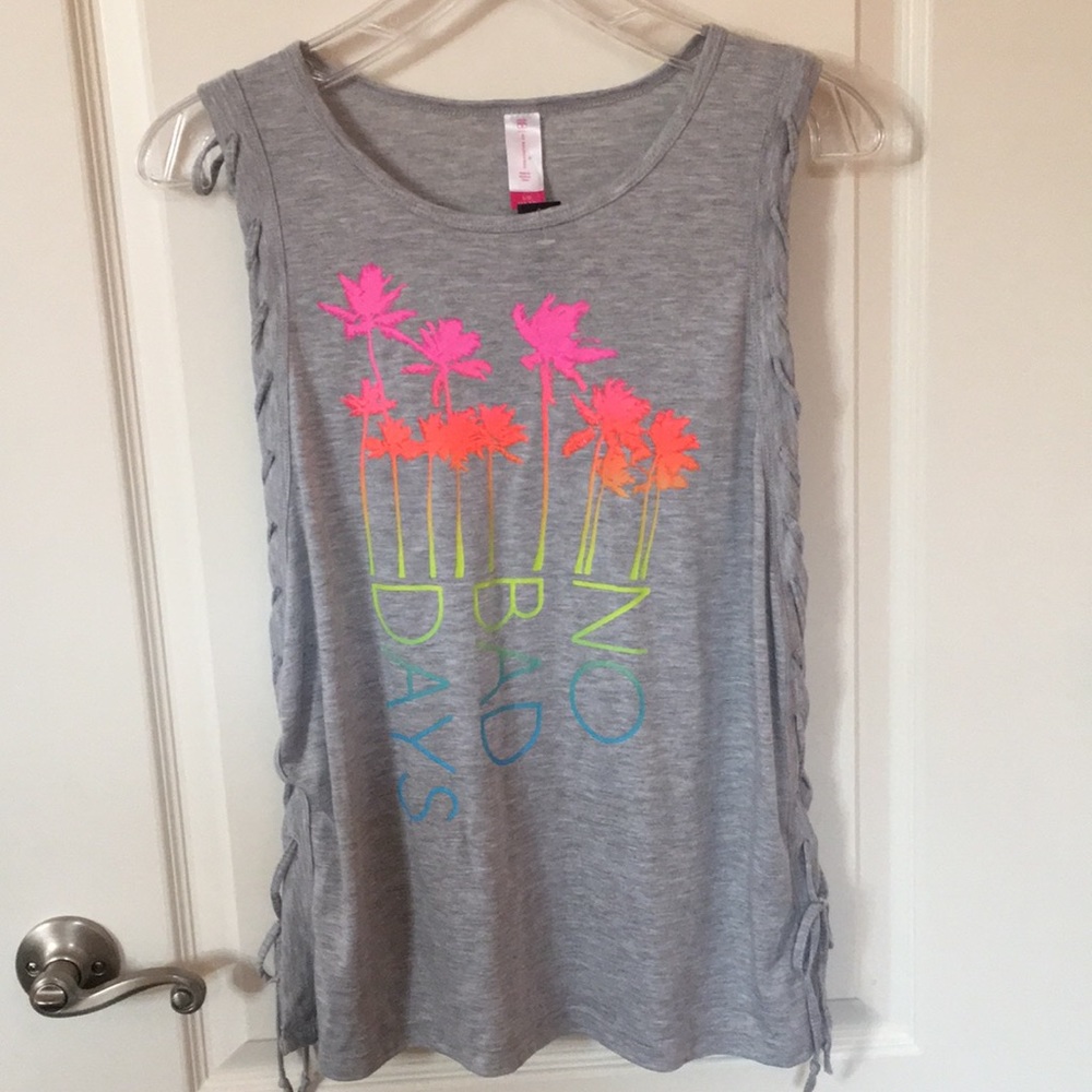 NWT Juniors sleeveless “No Bad Days” shirt